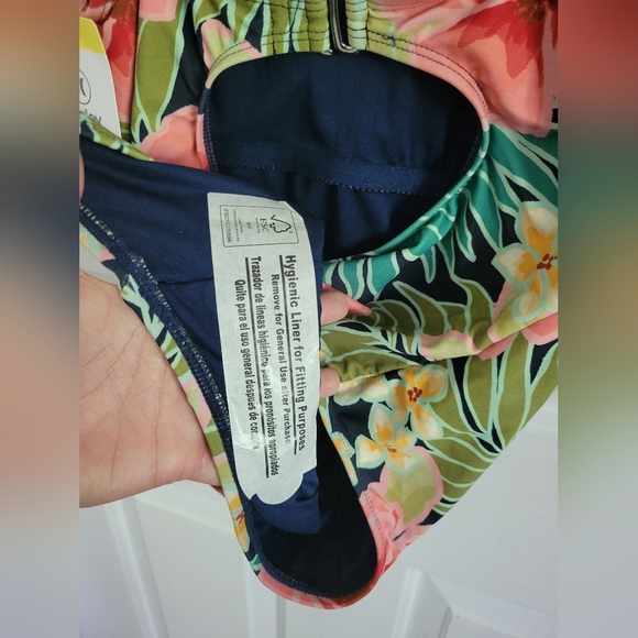 Hurley Women's UPF 50+ Sun Protection Floral One Piece Swimsuit Size Small NWT - Picture 9 of 9